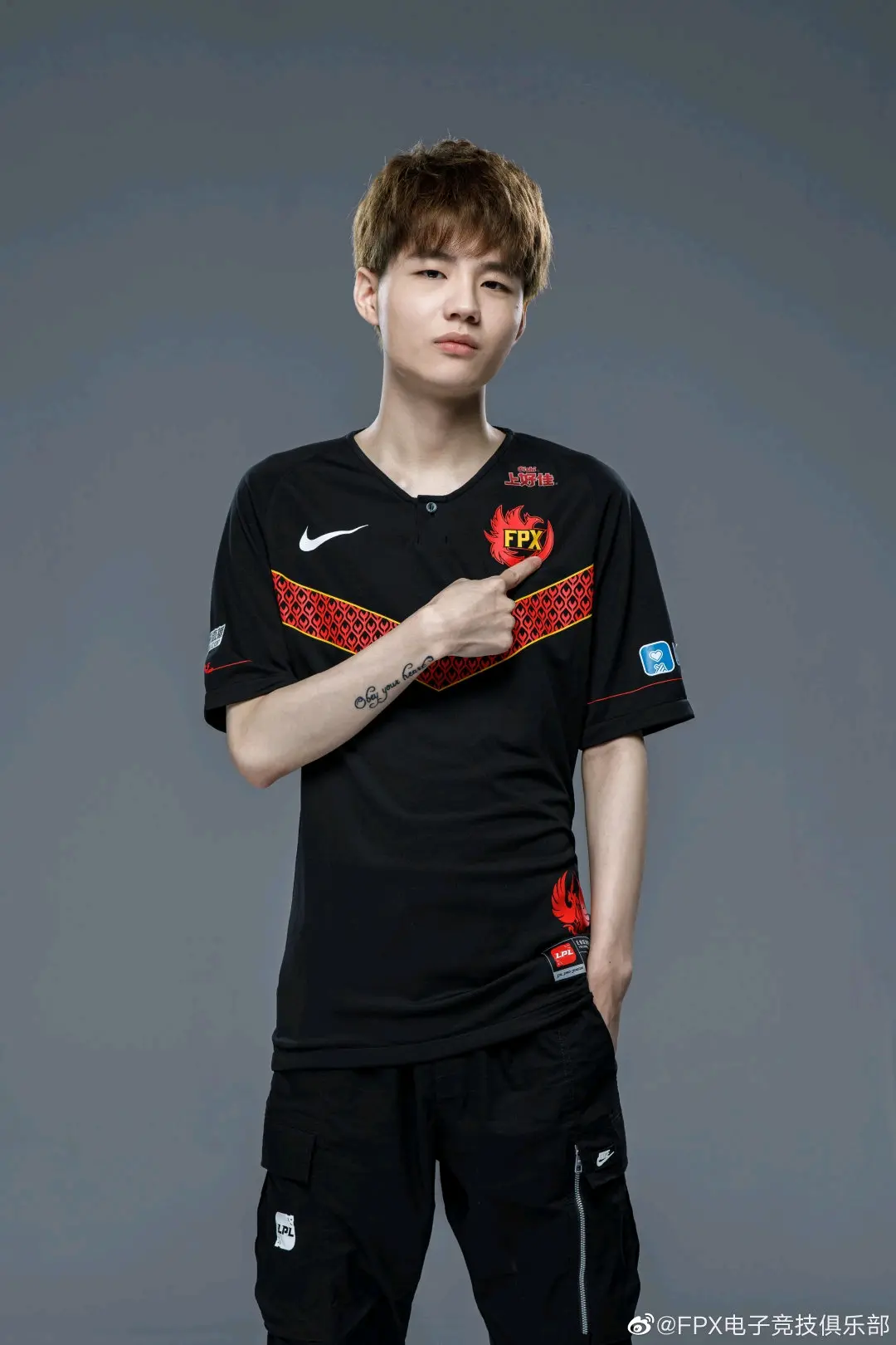 AYX爱游戏中国-热火教练压力巨大！，Doinb遭遇三持续失利热度持续攀升-AYX爱游戏中国