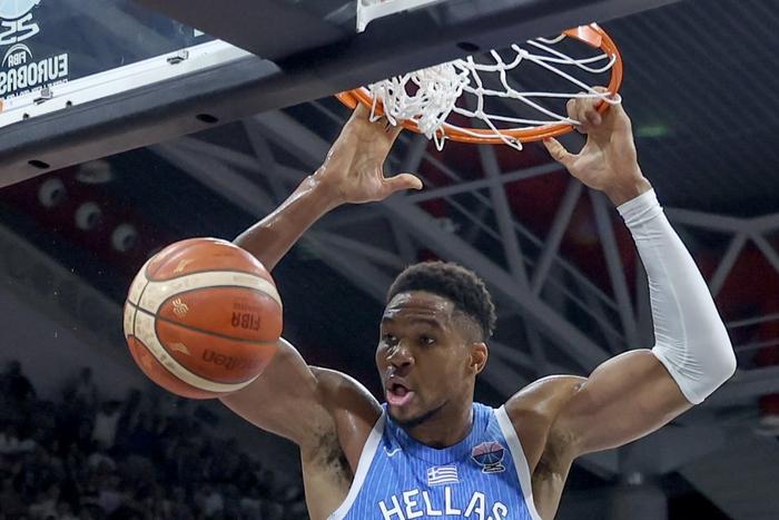 爱游戏入口-重要助攻引发热议！，字母哥在西班牙队比赛中爆冷气势如虹延续-爱游戏入口